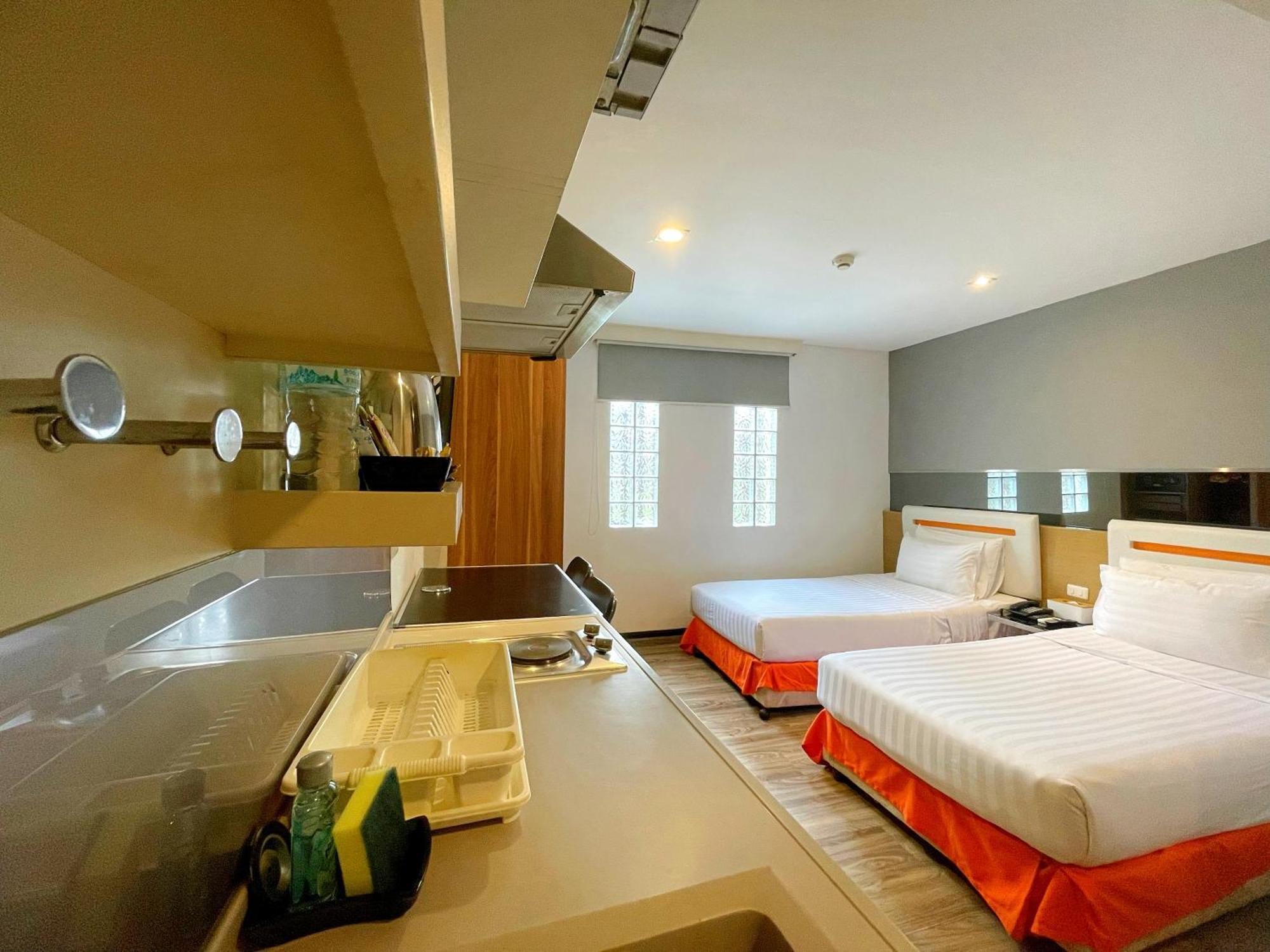 Arawana Express Phromphong Hotel Bangkok Exterior foto