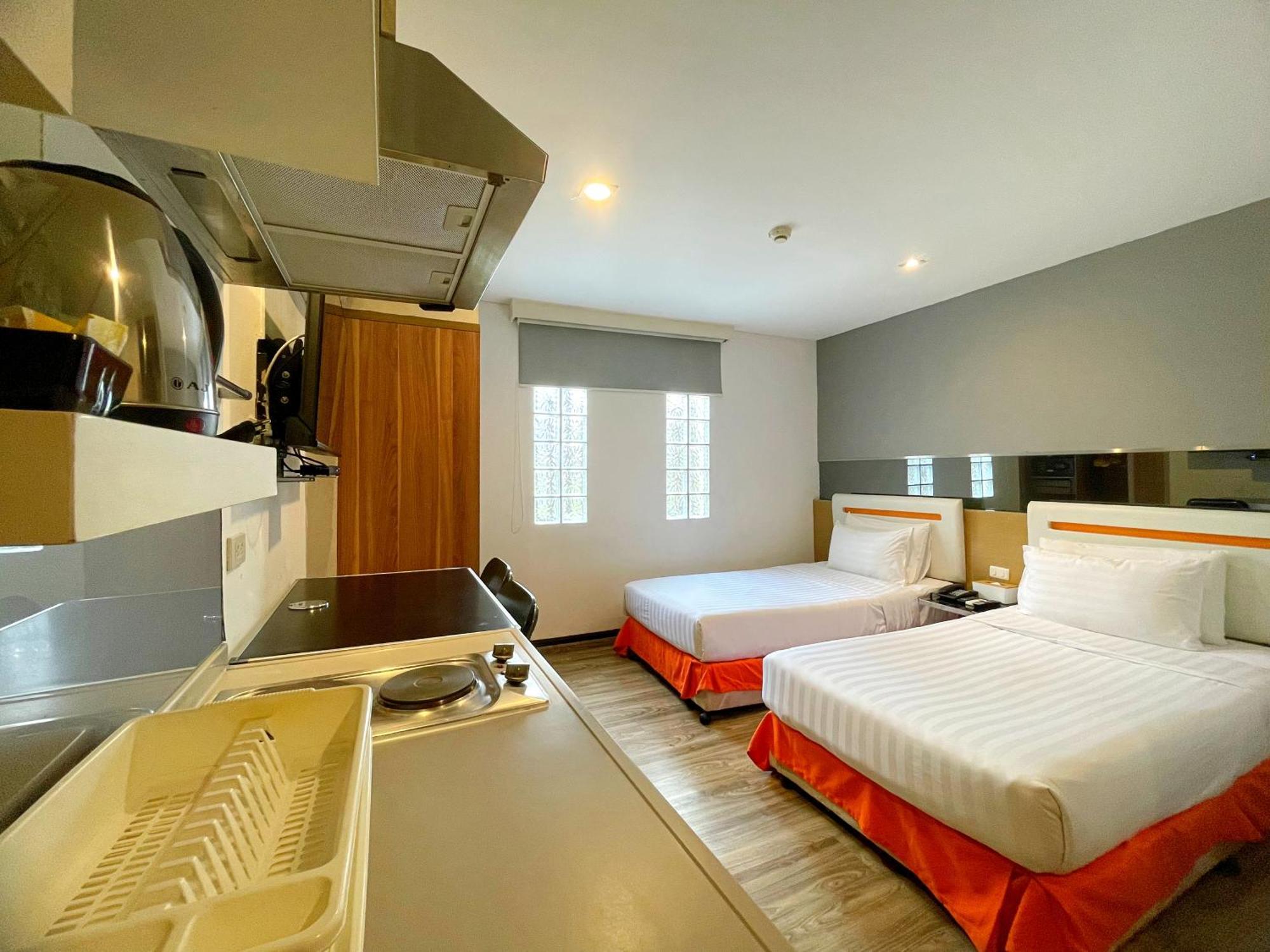 Arawana Express Phromphong Hotel Bangkok Exterior foto