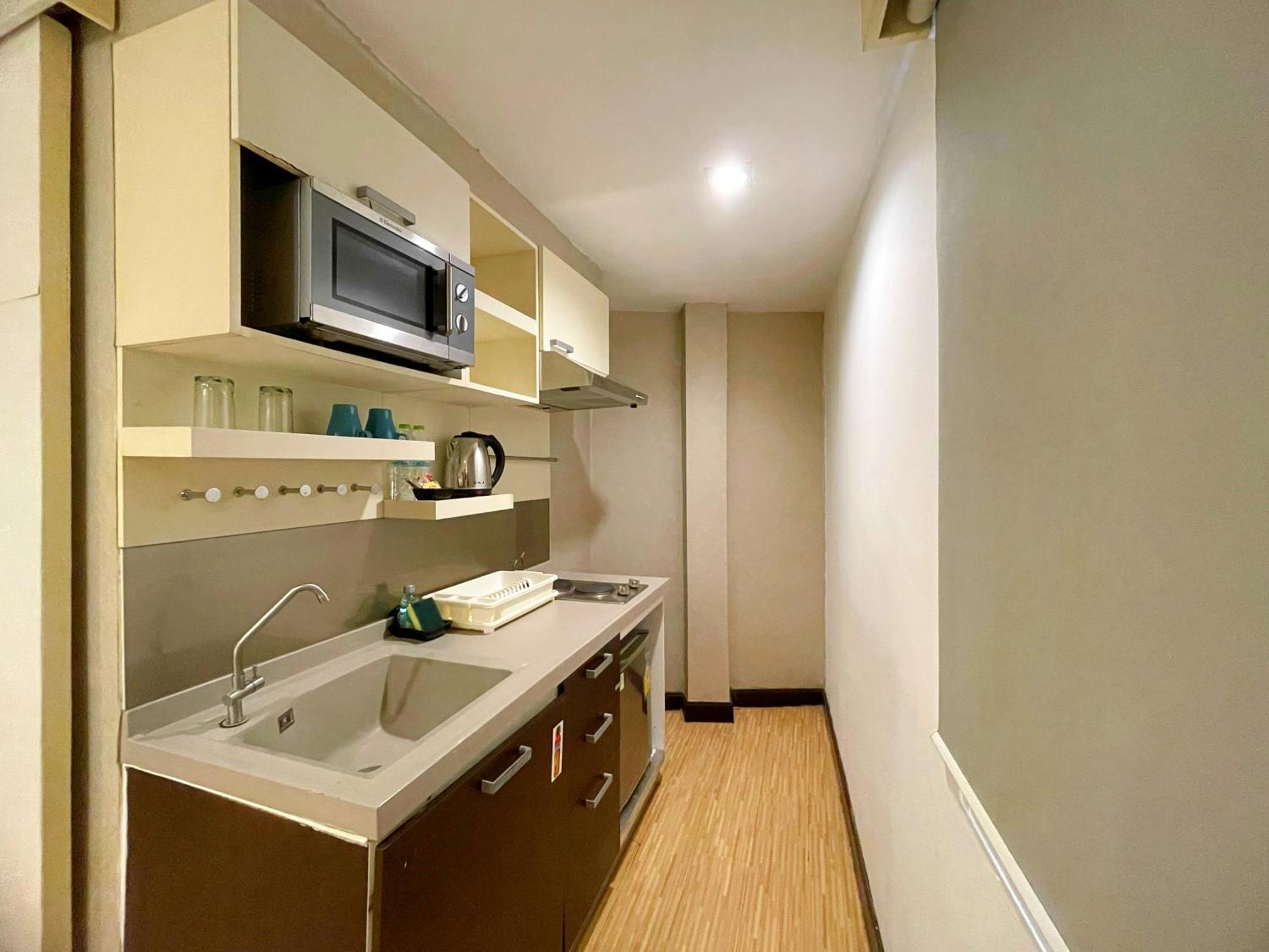 Arawana Express Phromphong Hotel Bangkok Exterior foto