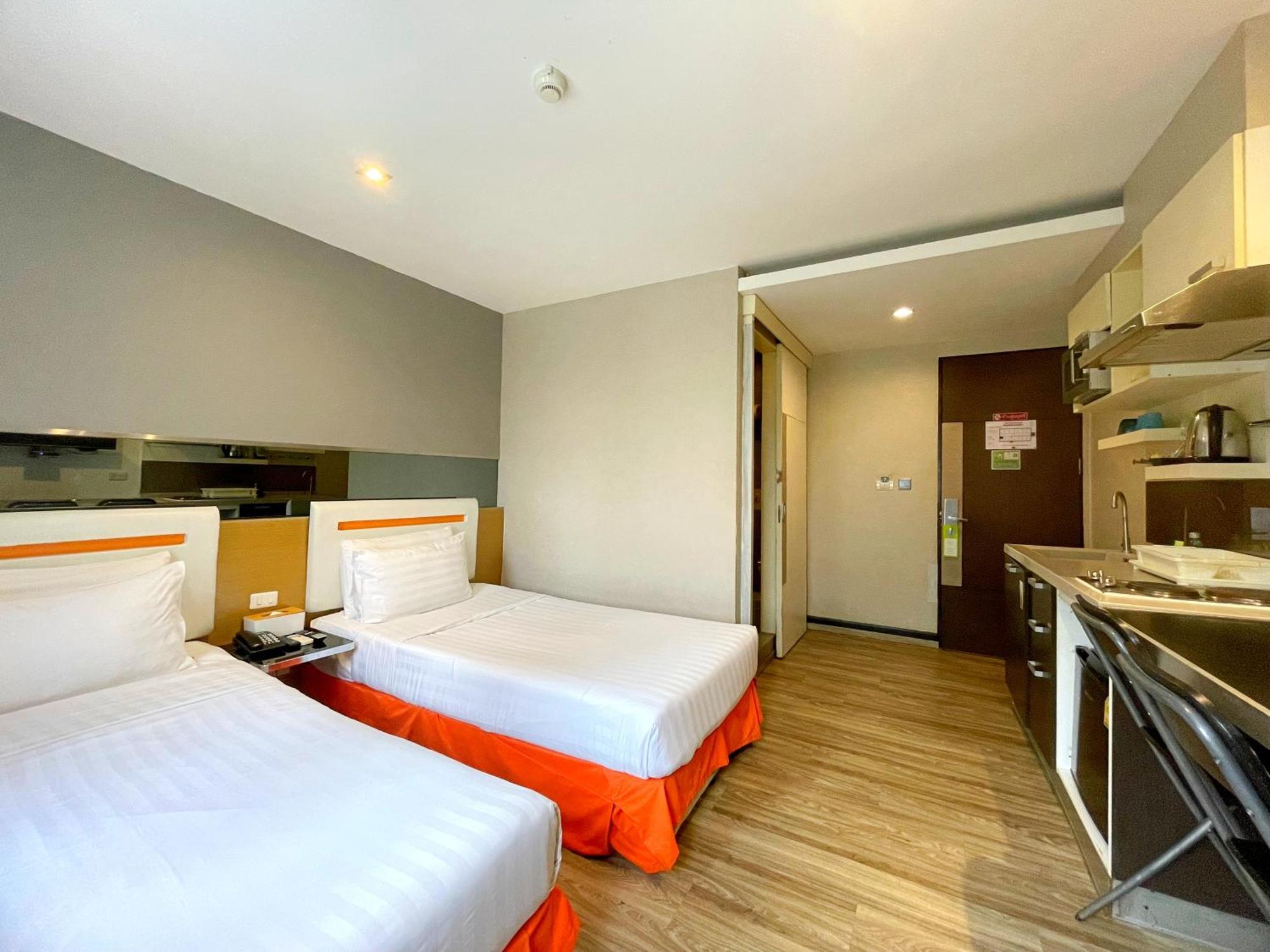 Arawana Express Phromphong Hotel Bangkok Exterior foto