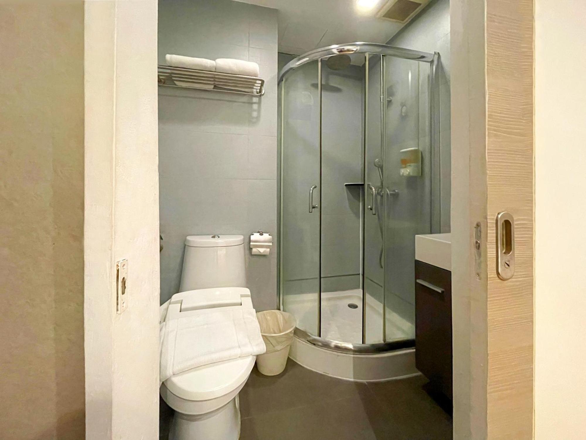 Arawana Express Phromphong Hotel Bangkok Exterior foto