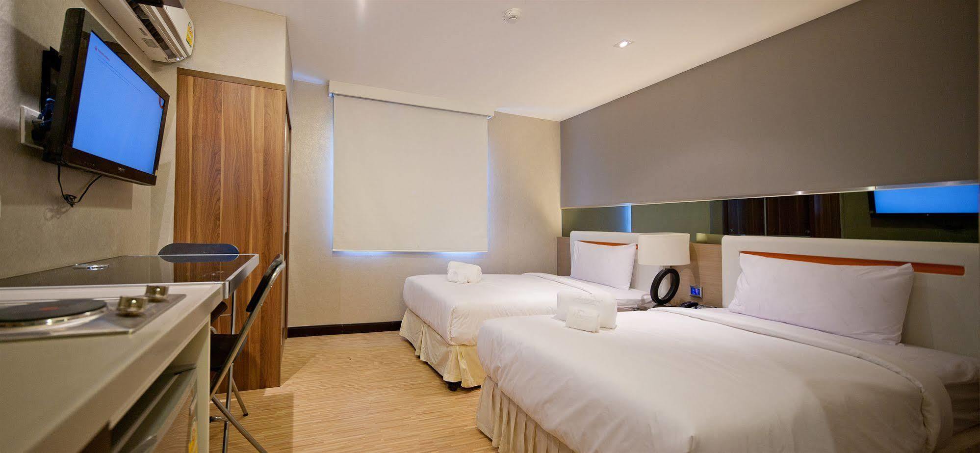 Arawana Express Phromphong Hotel Bangkok Exterior foto