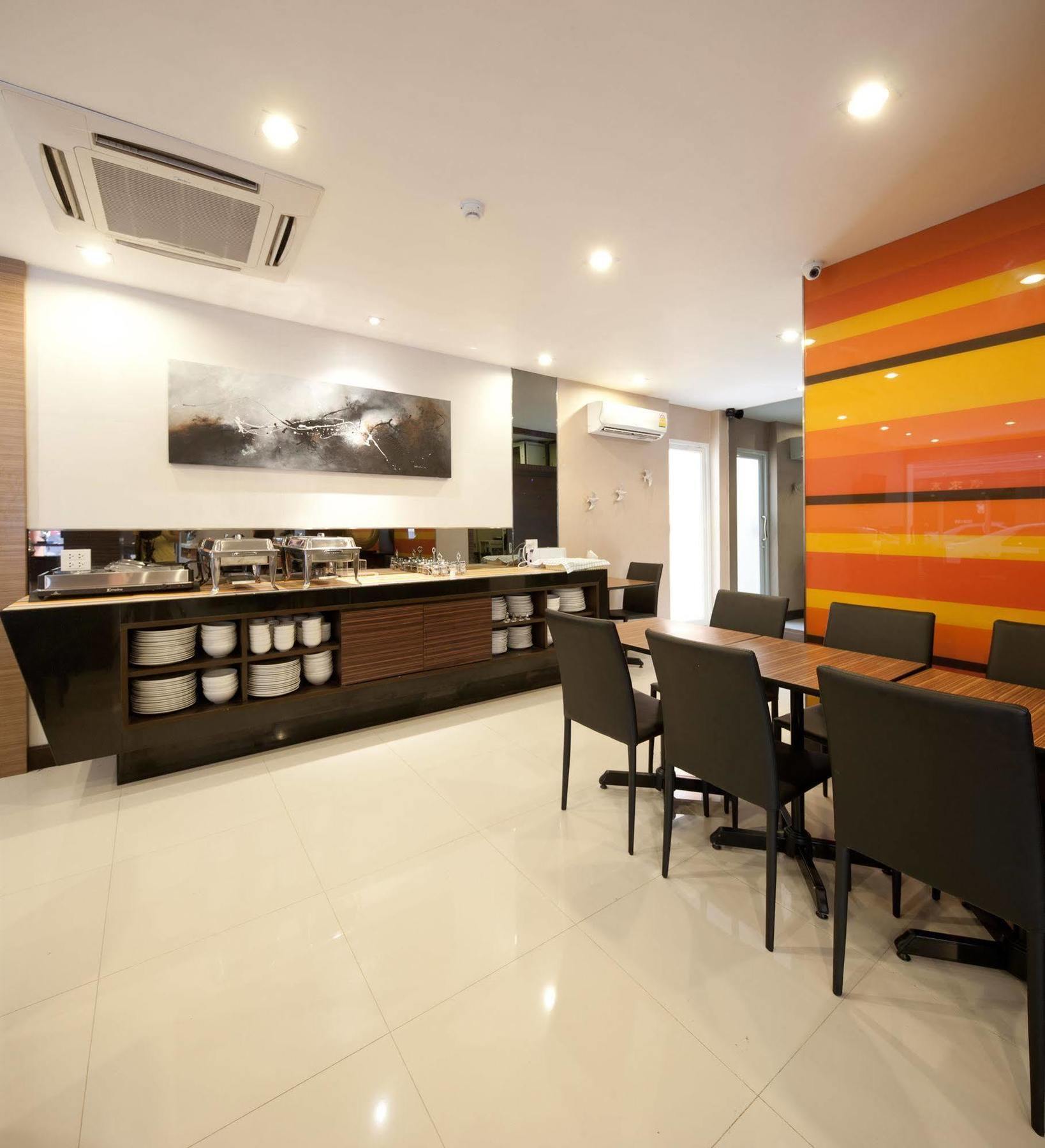 Arawana Express Phromphong Hotel Bangkok Exterior foto