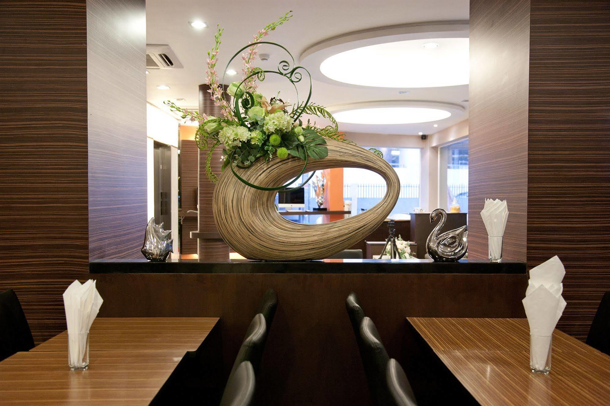 Arawana Express Phromphong Hotel Bangkok Exterior foto
